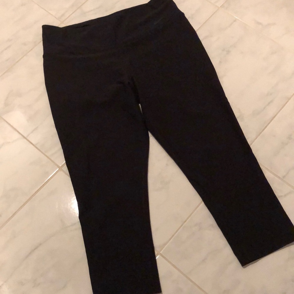 NIKE drifit black Capri tights / leggings. EUC!
